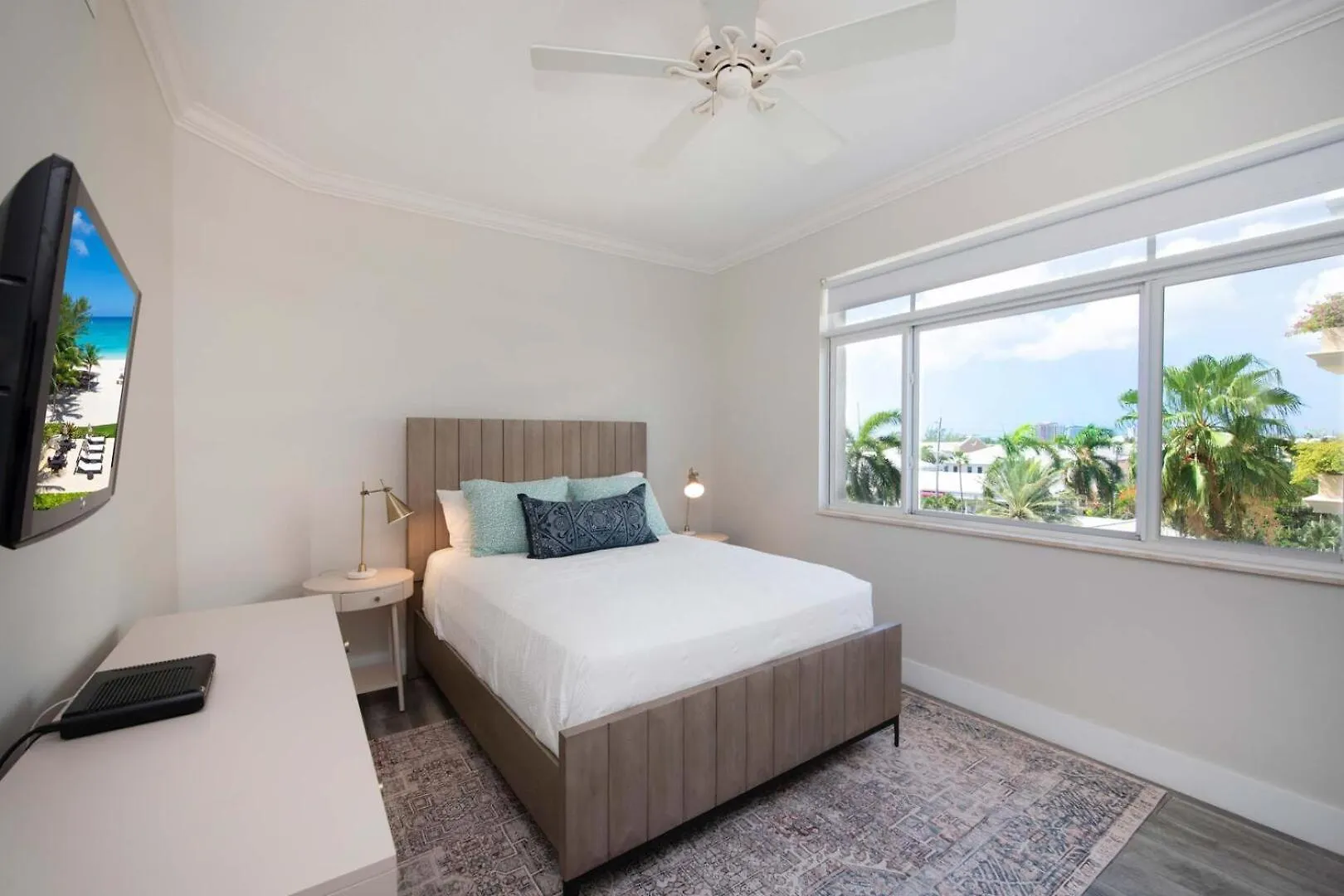 Beachcomber 18 George Town 0*,  Cayman Adaları