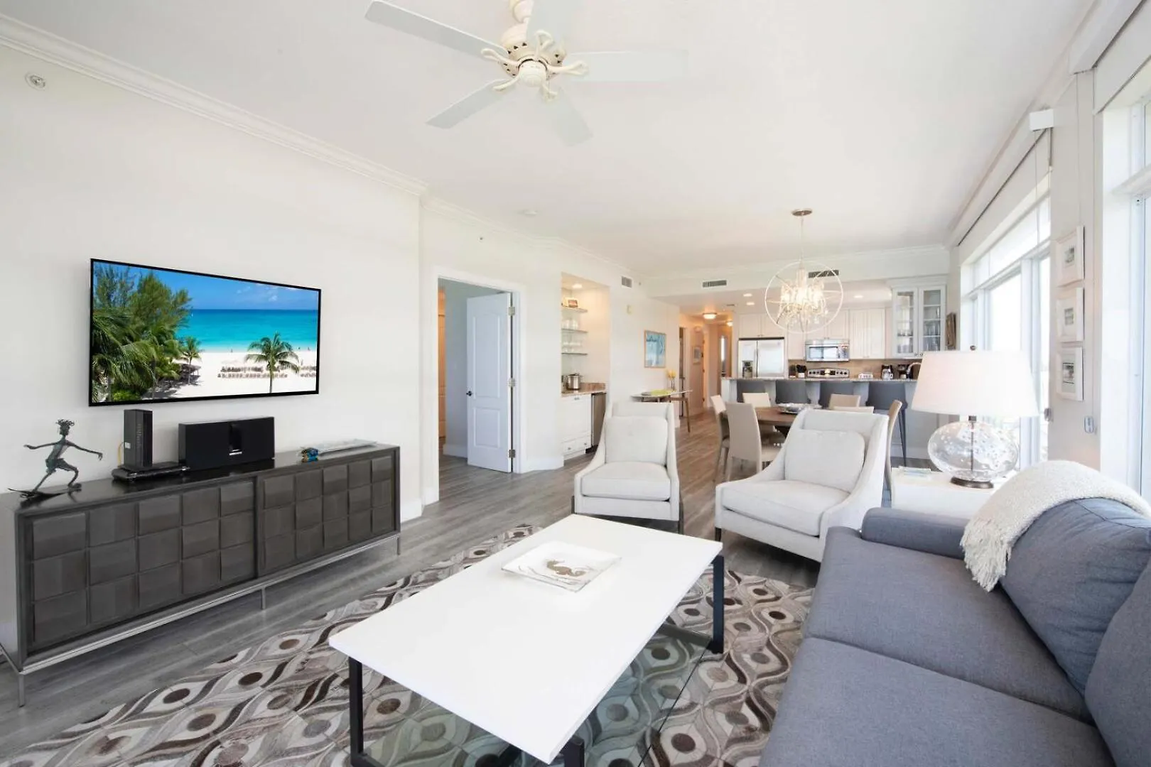 Beachcomber 18 George Town Cayman Adaları